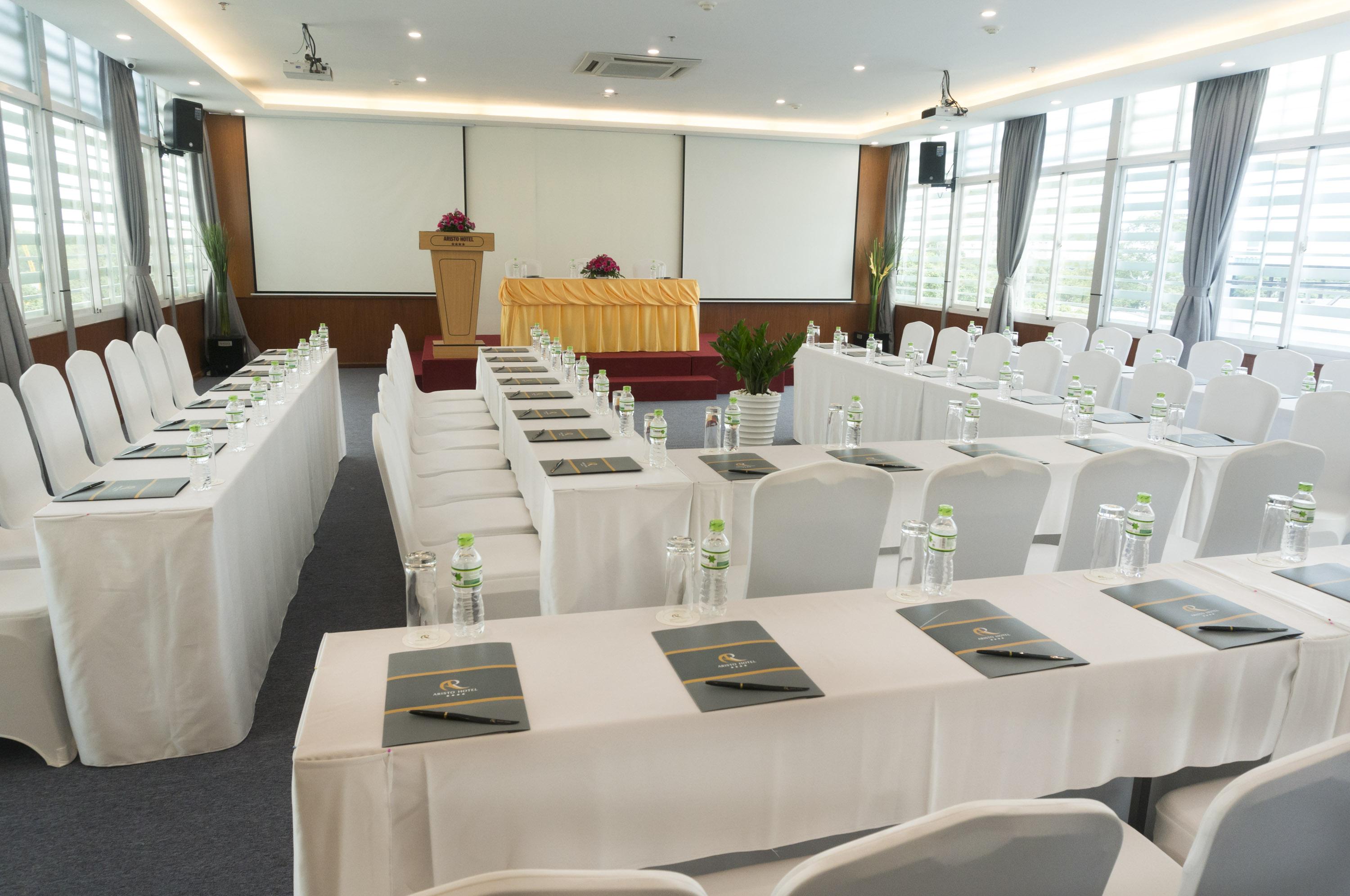 Отель Aristo Saigon 4*